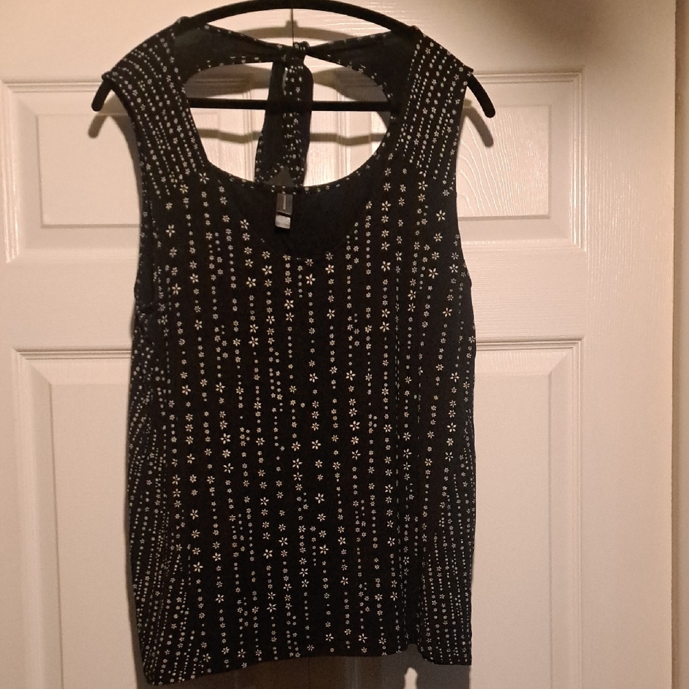 🕸Denver Hayes Black Top with White Star Patterns Cool & diffrent Style Work It!